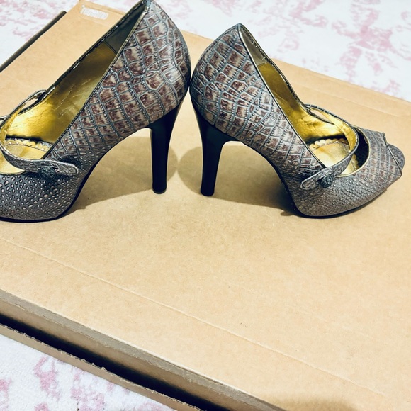 Hale Bob Platform Leather Heels - size 7 EUC - Picture 7 of 10